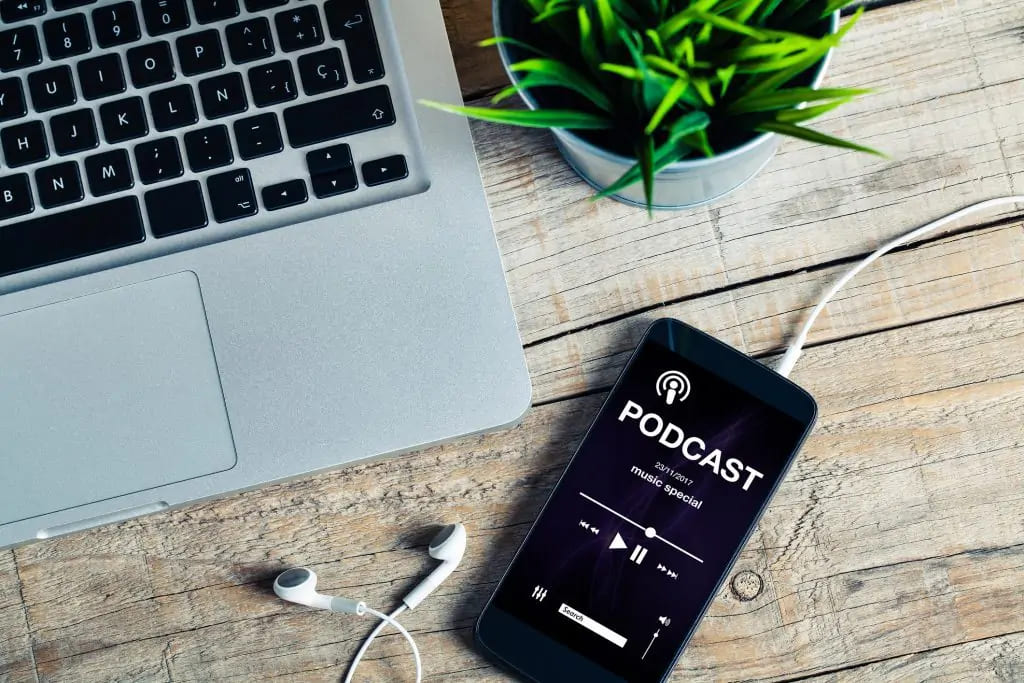 O que é podcast? Entenda sua popularidade e como utilizá-lo na sua estratégia digital